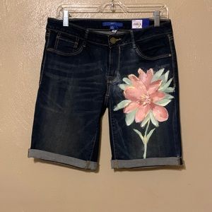 Apt 9 size 8 floral painted denim Bermuda cuffed shorts